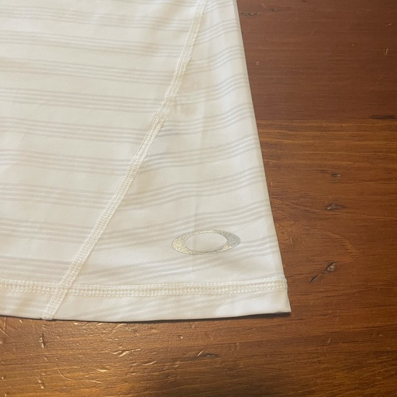 Oakley white athletic t-shirt - Picture 6 of 9